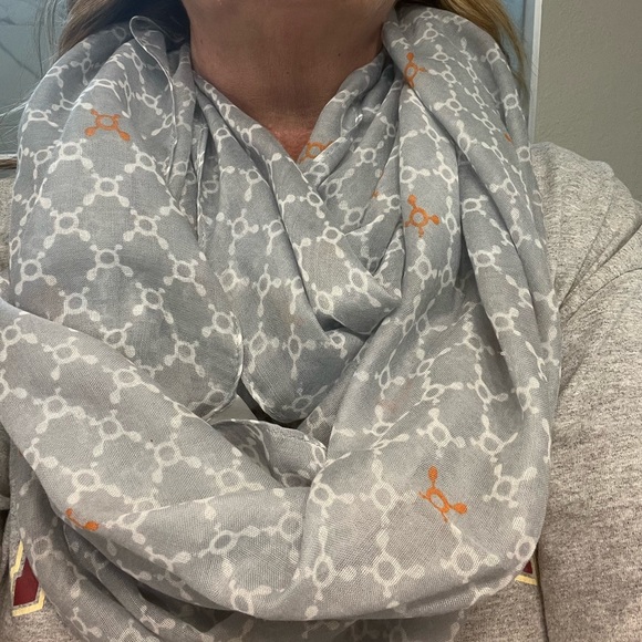 NWT Orange Theory Infinity Scarf - Picture 5 of 5